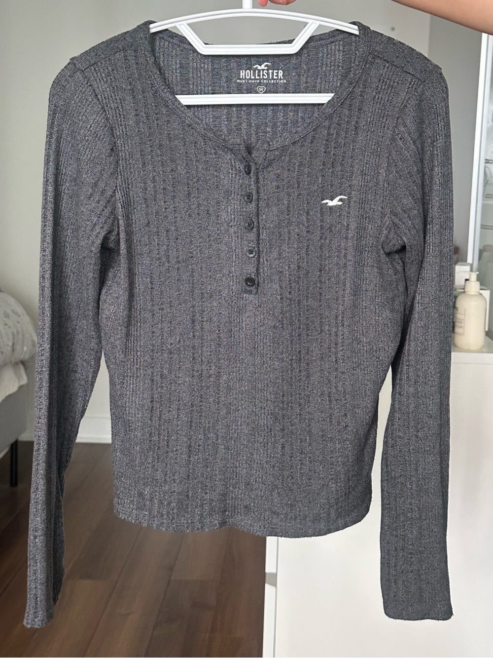 Hollister Ribbed Crewneck Crop Henley T-shirt - Gray